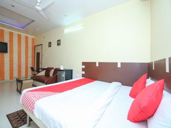 Ankit Hotel By M Square,Napier Town,3 star