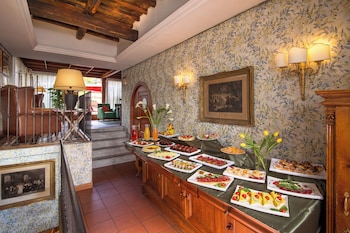 the inn at the spanish steps exclusive collection roberto di rienzo