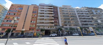 Tiburtina Urban Rooms,,4 star
