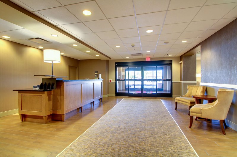 hampton inn and suites milwaukee west
