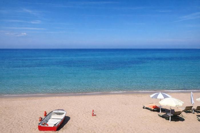 hotiday castelsardo spiaggia