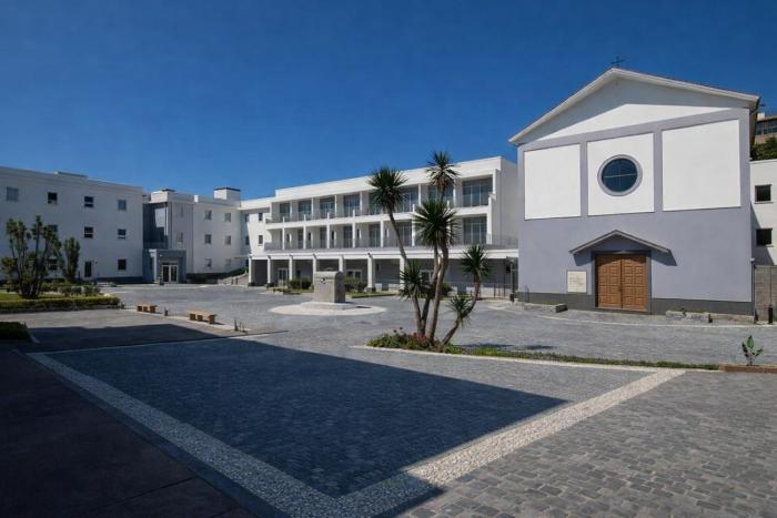 hotiday pozzuoli