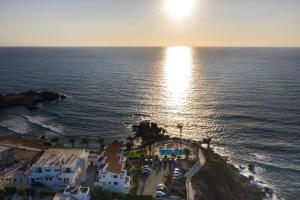Vrachia Beach Hotel & Suites - Adults Only,Kissonerga>>Coral Bay,3 star