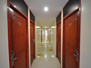 Vijey Hotels - Trichy Central,Solagampatti>>Chennai,2 star