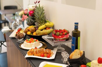 hera rooms and suites