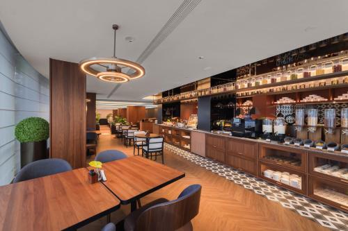 Intercity Hotel Shanghai Nanjing Road Pedestrian Street The Bund,,5 star