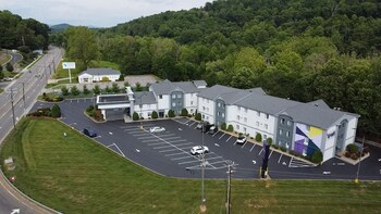 spark by hilton asheville blue ridge parkway