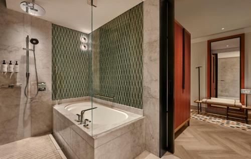 andaz shanghai itc