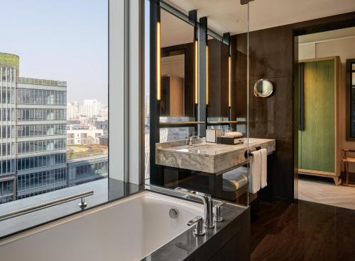 andaz shanghai itc