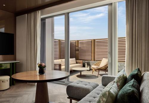 andaz shanghai itc