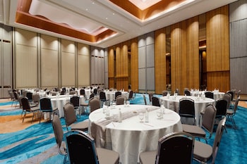 harris hotel and convention serpong