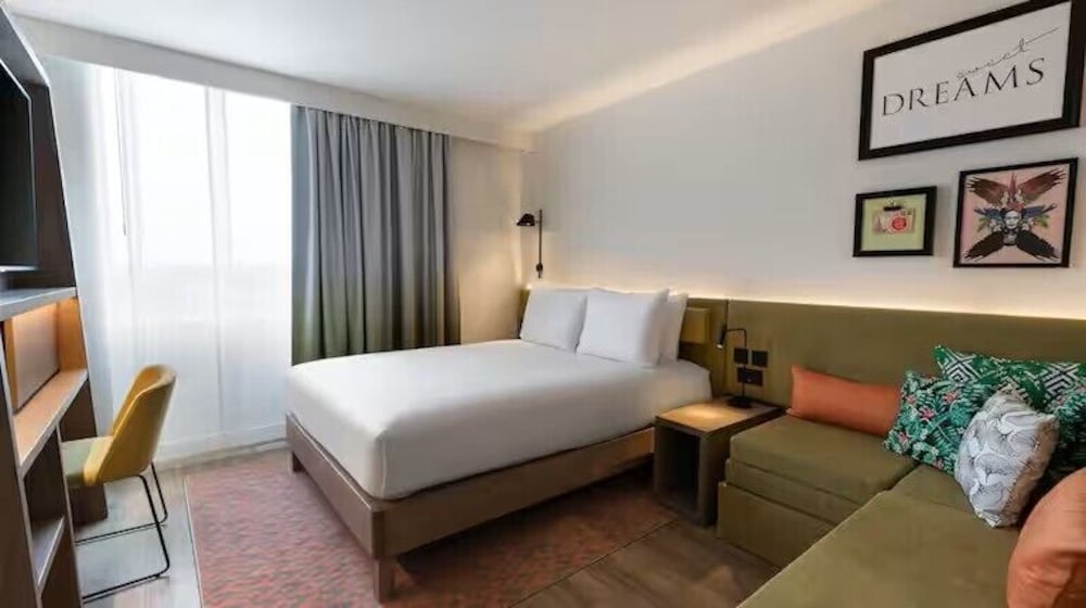Hampton By Hilton Paris Saint Ouen,,4 star