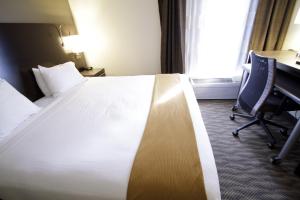 holiday inn express hotel and suites colby by ihg