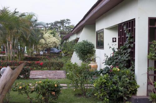 travellers palm court