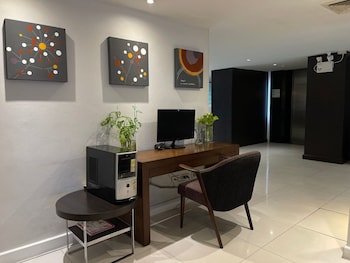 24 inn at bts phrom phong