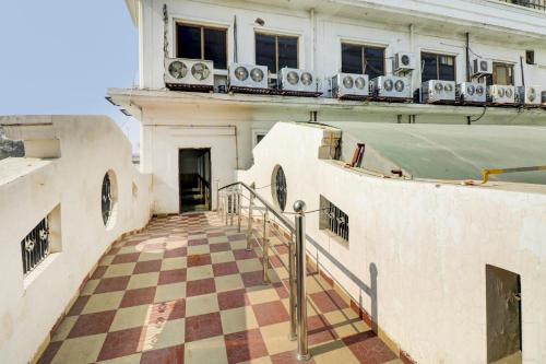 hotel o mukut mahal