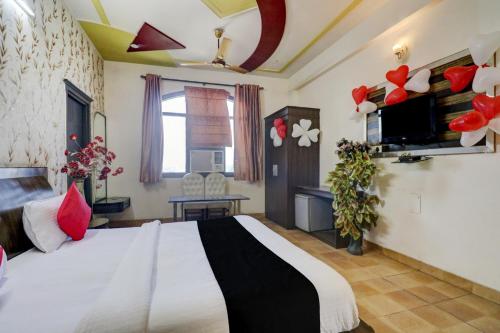 Hotel O Mukut Mahal,,3 star
