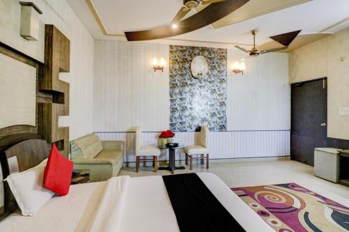 hotel o mukut mahal