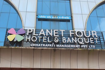 hotel planet four