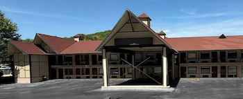 red roof inn helen ga downtown