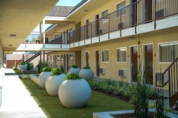 Lemon Heights Inn,,3 star