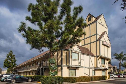 lemon heights inn