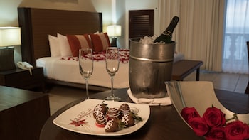 Costa Sur All Inclusive Resort,,4 star