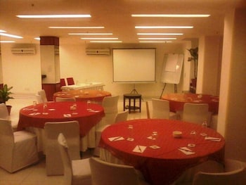 clarks inn kailash colony