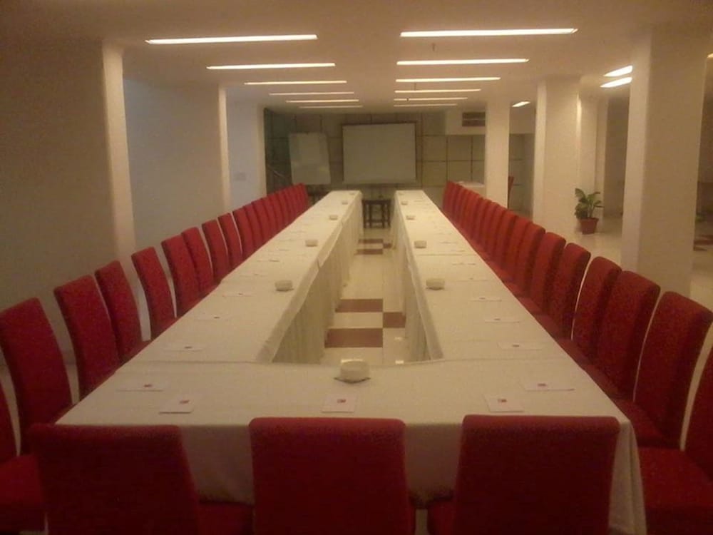 clarks inn kailash colony