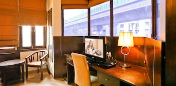 clarks inn kailash colony