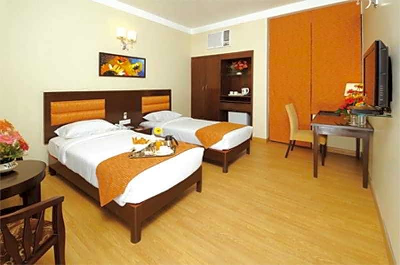 clarks inn kailash colony