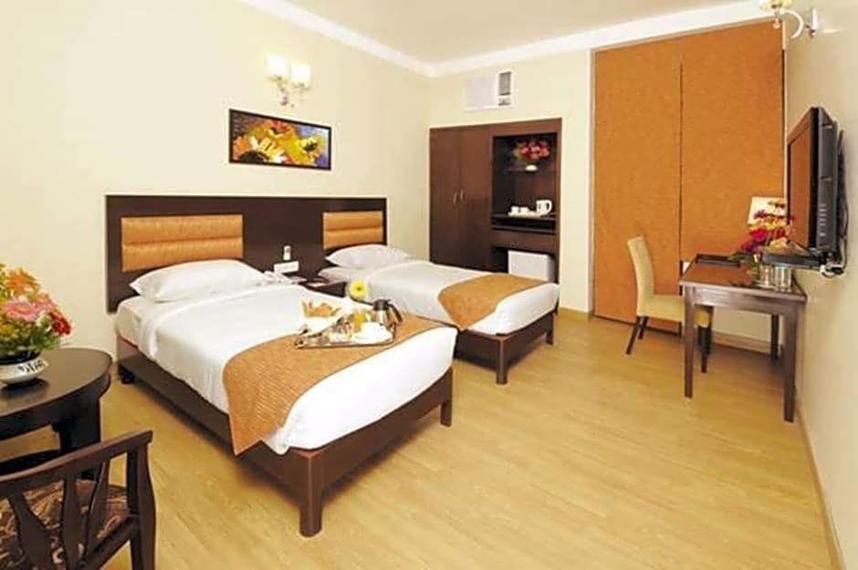 clarks inn kailash colony
