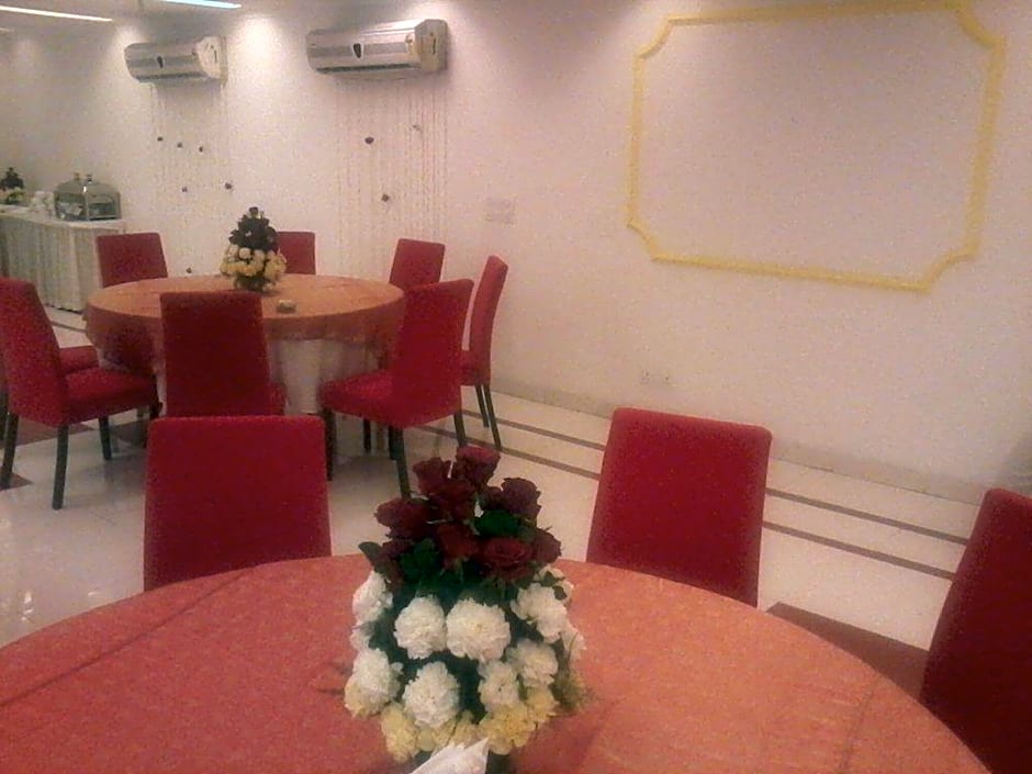 clarks inn kailash colony