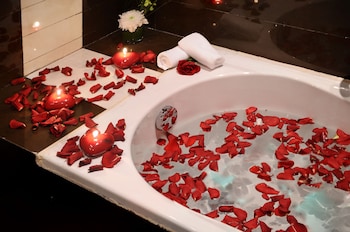 qaser alhamra hotel riyadh