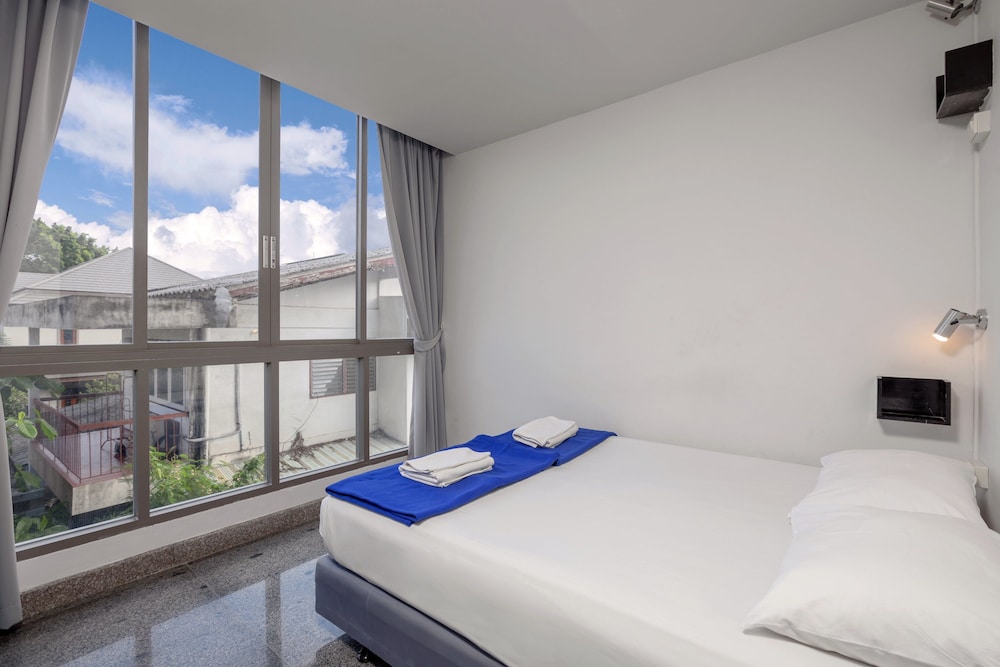 icheck inn phuket town