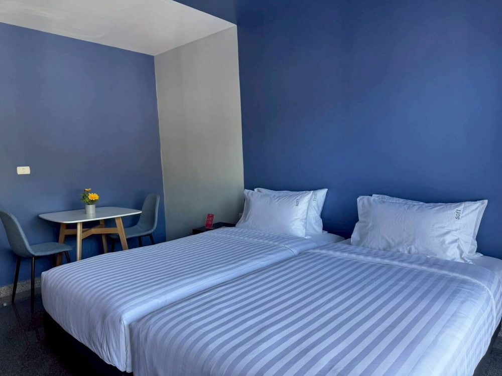 icheck inn phuket town