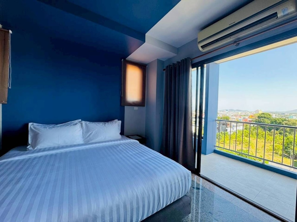 icheck inn phuket town
