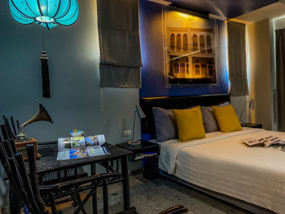 icheck inn phuket town