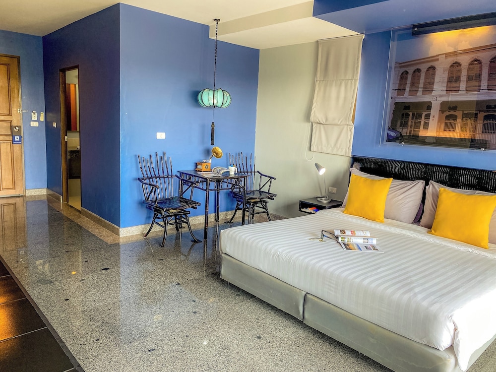 icheck inn phuket town