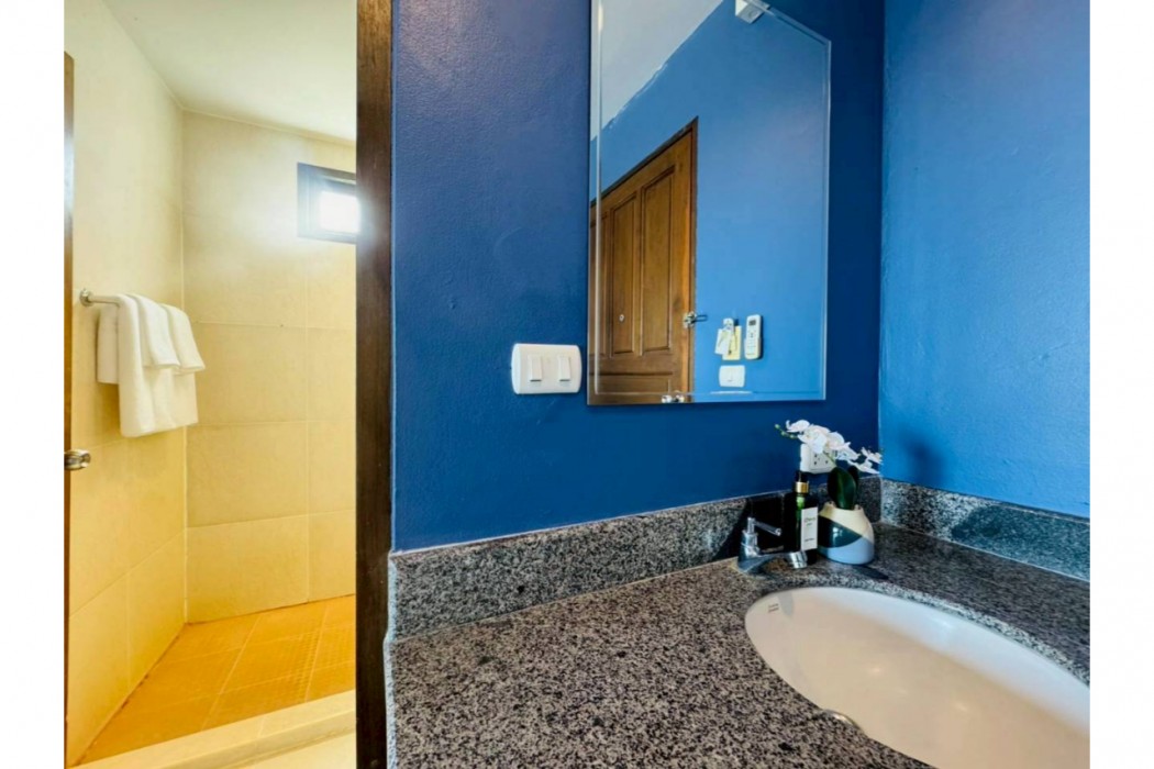 icheck inn phuket town