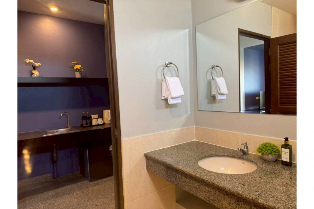 icheck inn phuket town