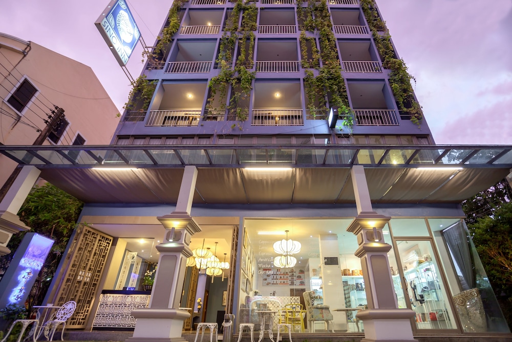 icheck inn phuket town