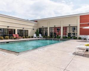 quality inn and suites mattoon south