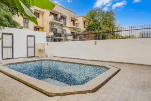 Townhouse Mayfield Garden Nearby Golf Course Road,,4 star
