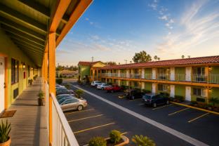 big a motel and suites near disneyland orange county
