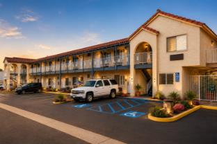 big a motel and suites near disneyland orange county