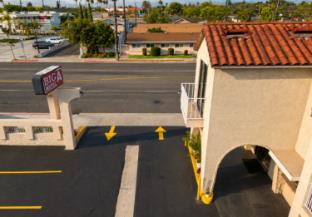 big a motel and suites near disneyland orange county
