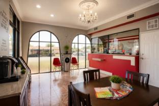 big a motel and suites near disneyland orange county