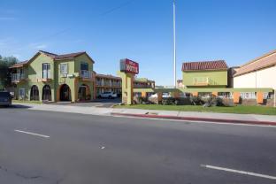 big a motel and suites near disneyland orange county