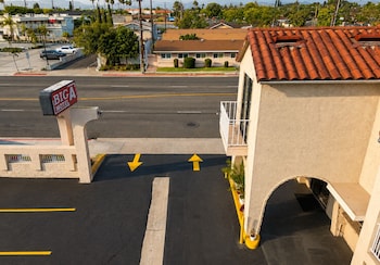 big a motel and suites near disneyland orange county